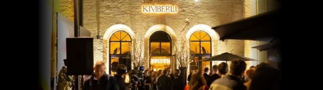Діаманти у келиках та найдорожчий у Європі коктейль: в центрі столиці відкрився бар від ювелірного бренду Kimberli.