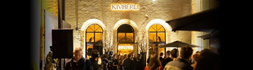 Діаманти у келиках та найдорожчий у Європі коктейль: в центрі столиці відкрився бар від ювелірного бренду Kimberli.