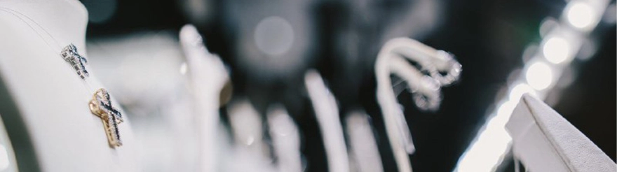 Крестики с бриллиантами: духовность, стиль и вневременная элегантность