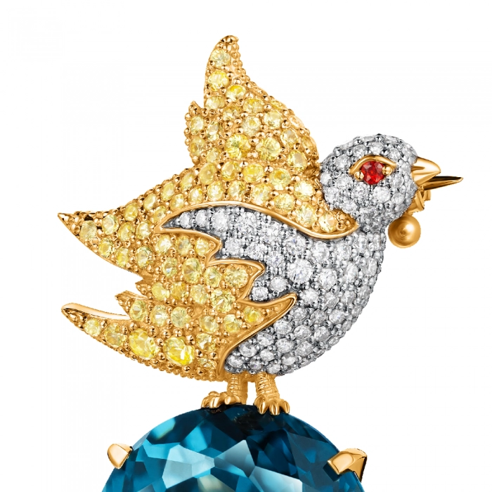 GOLD BROOCH WITH TOPAZ, SAPPHIRES AND DIAMONDS - Б492с