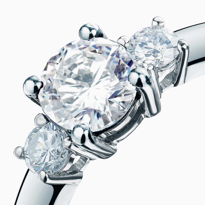 Класична каблучка з білого золота та 3 діамантами - К100025.42