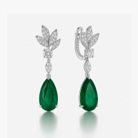 Gold Earrings with Large Pear-Shaped Emeralds and Diamonds - С200219и