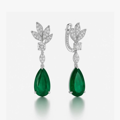 Gold Earrings with Large Pear-Shaped Emeralds and Diamonds - С200219и