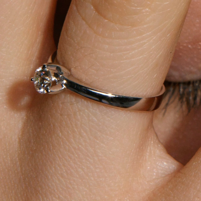 Каблучка з діамантом у білому золоті  - К100083