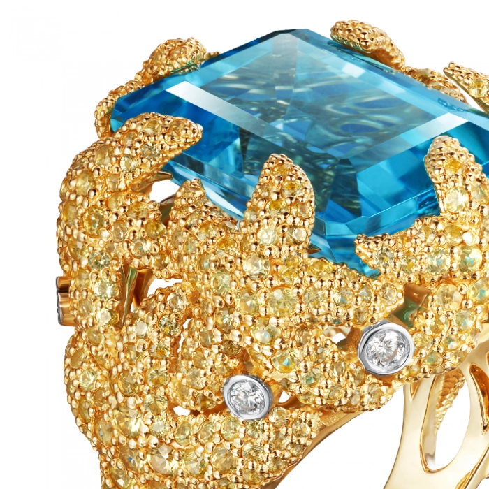 GOLD RING WITH TOPAZ, SAPPHIRES AND DIAMONDS - К100218