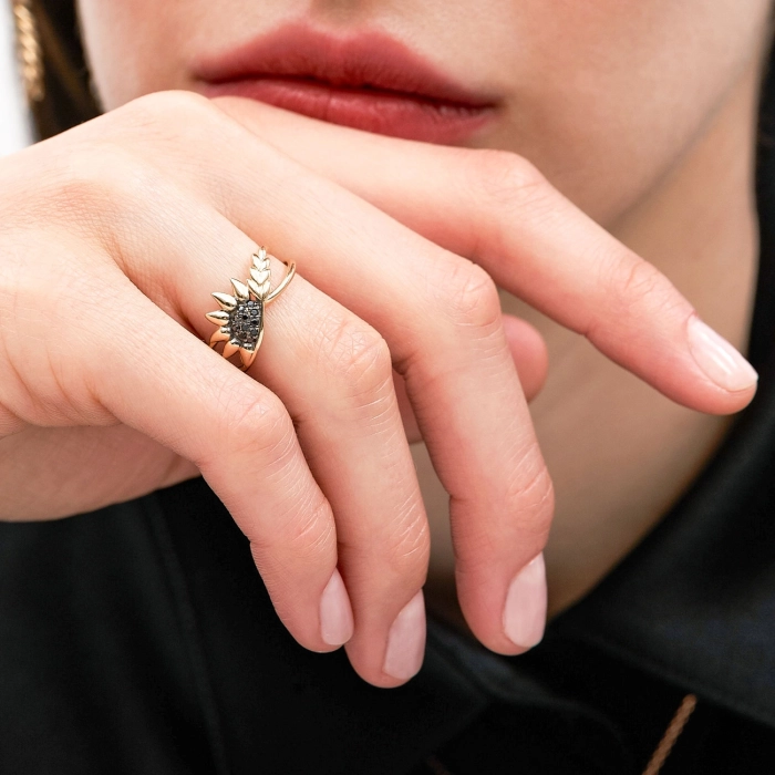 GOLD RING WITH BLACK DIAMONDS - К100297ч