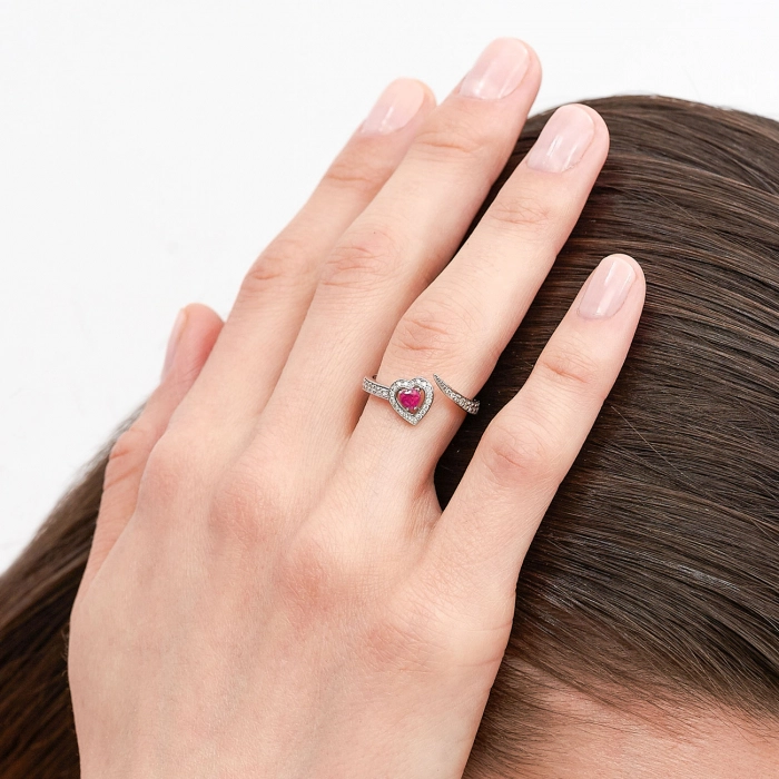 GOLD RING WITH DIAMONDS AND RUBY - К100306р