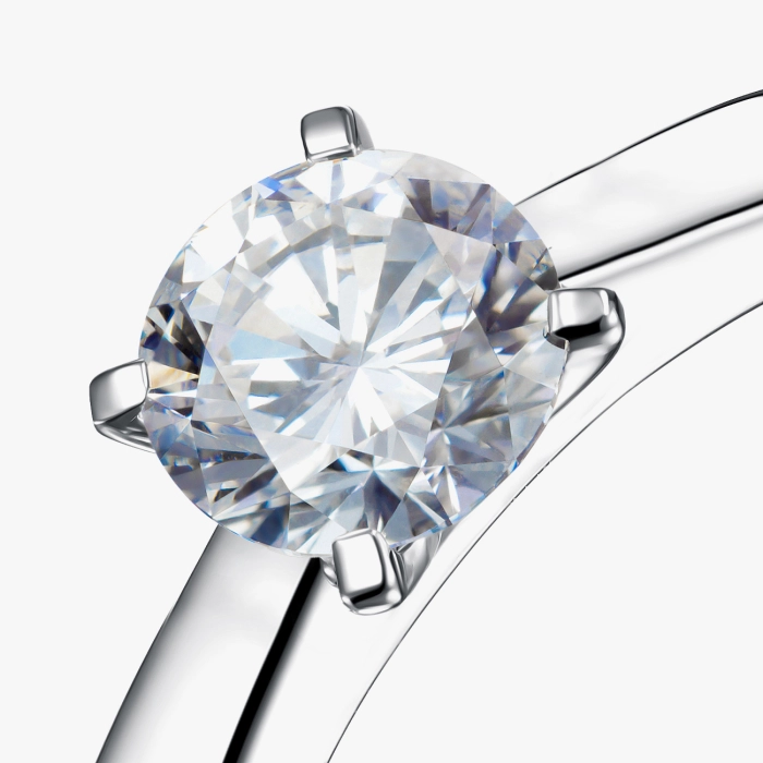 Класична каблучка з білим золотом із діамантом 0,59 карат - К100324