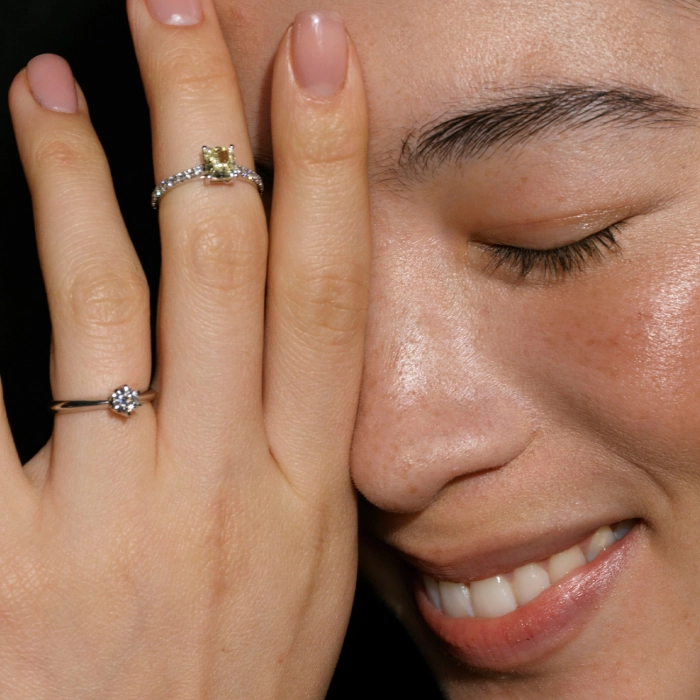 Кольцо из белого золота с желтым fancy бриллиантом - К100351