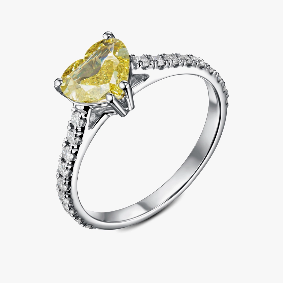 Кольцо с fancy бриллиантом в форме сердца - К100350