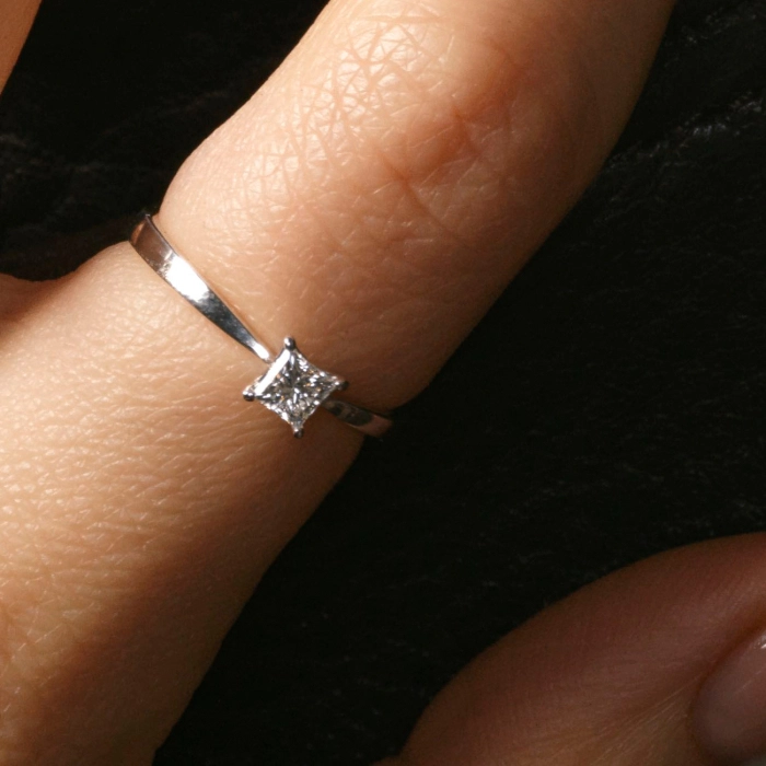 Золота каблучка з діамантом "Принцеса" - К100396.24