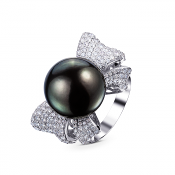 GOLD RING WITH BLACK PEARL AND DIAMONDS - К1828