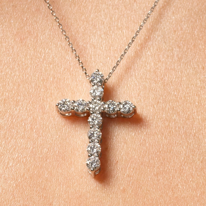 Підвіска-хрест із білого золота з діамантами - П501