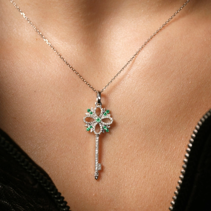 Key pendant with diamonds and emeralds - П634и