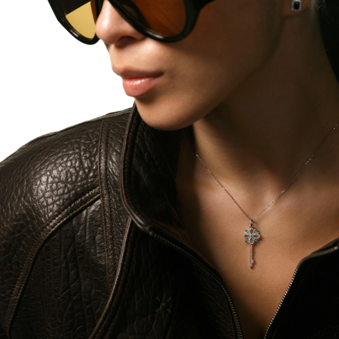 Key pendant with diamonds and emeralds - П634и