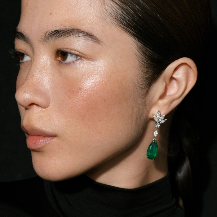 Gold Earrings with Large Pear-Shaped Emeralds and Diamonds - С200219и