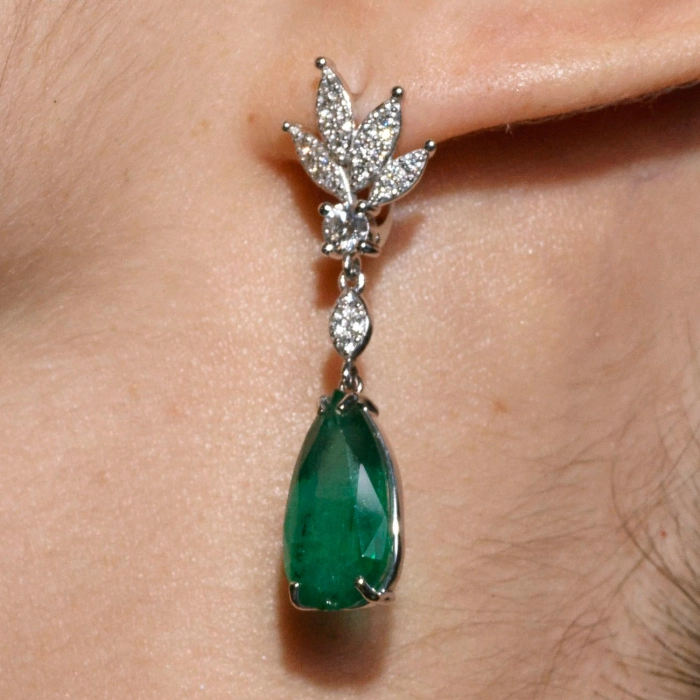 Gold Earrings with Large Pear-Shaped Emeralds and Diamonds - С200219и