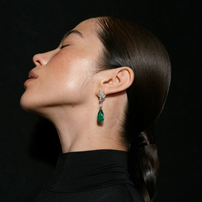 Gold Earrings with Large Pear-Shaped Emeralds and Diamonds - С200219и