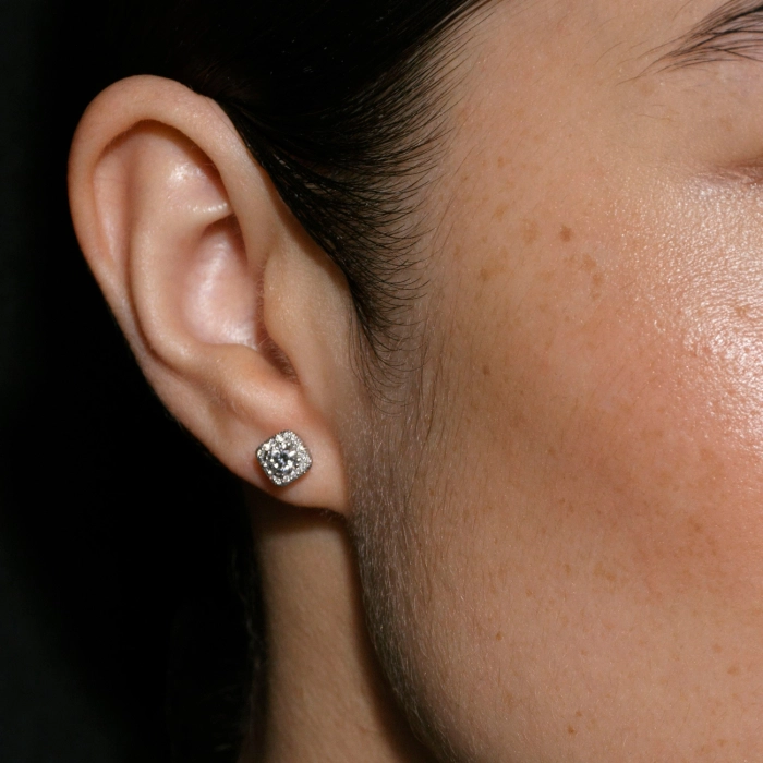 White gold stud earrings with a central diamond and pavé setting - С2840.1